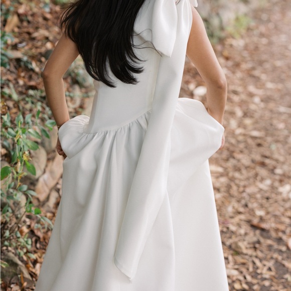 Elliatt Elegant White Dress - Liesel Dress in Ivory - Picture 2 of 3